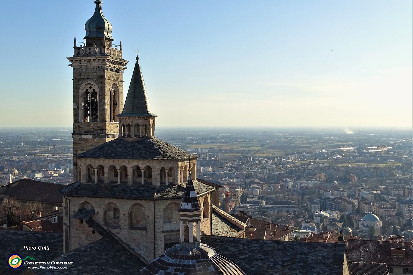 71 Zoom su tiburio e campanile di S.ta Maria Maggiore.JPG